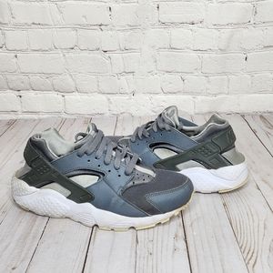 Gray Nike Huraches 7Y